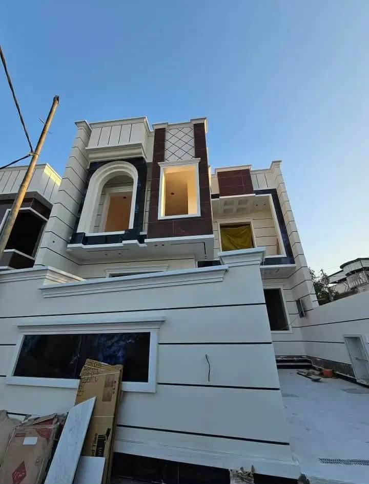 ابداع التفاصيل وترتيب  المحتوى يبدأ من هناحصرياً من خلال هذا العرض المميز في هذا المجمع السكني يتوفر لدينا اكثر من منزل بتفاصيل مختلفه واليكم احد هذه التفاصيل 

#دارللبيع يتكون البيت من غرف نظام سويت  

#صحيات خارجيه و داخليه 

#ابواب قاصه 

صاله 

#استقبال

#مطبخ حار و بارد

#حديقه

#كراج

#المساحه 200 متر

#السعر215  

تبليط الباب البيت

#الموقع ابي الخصيب منطقه البهادريه شارع الامام علي

#الاساس رفت

#البيت طابو عراقي و كاله ب اسم المشتري و نسخه من الطابو

#للاستفسار الاتصال على

***********
*********** البصرة, العراق
