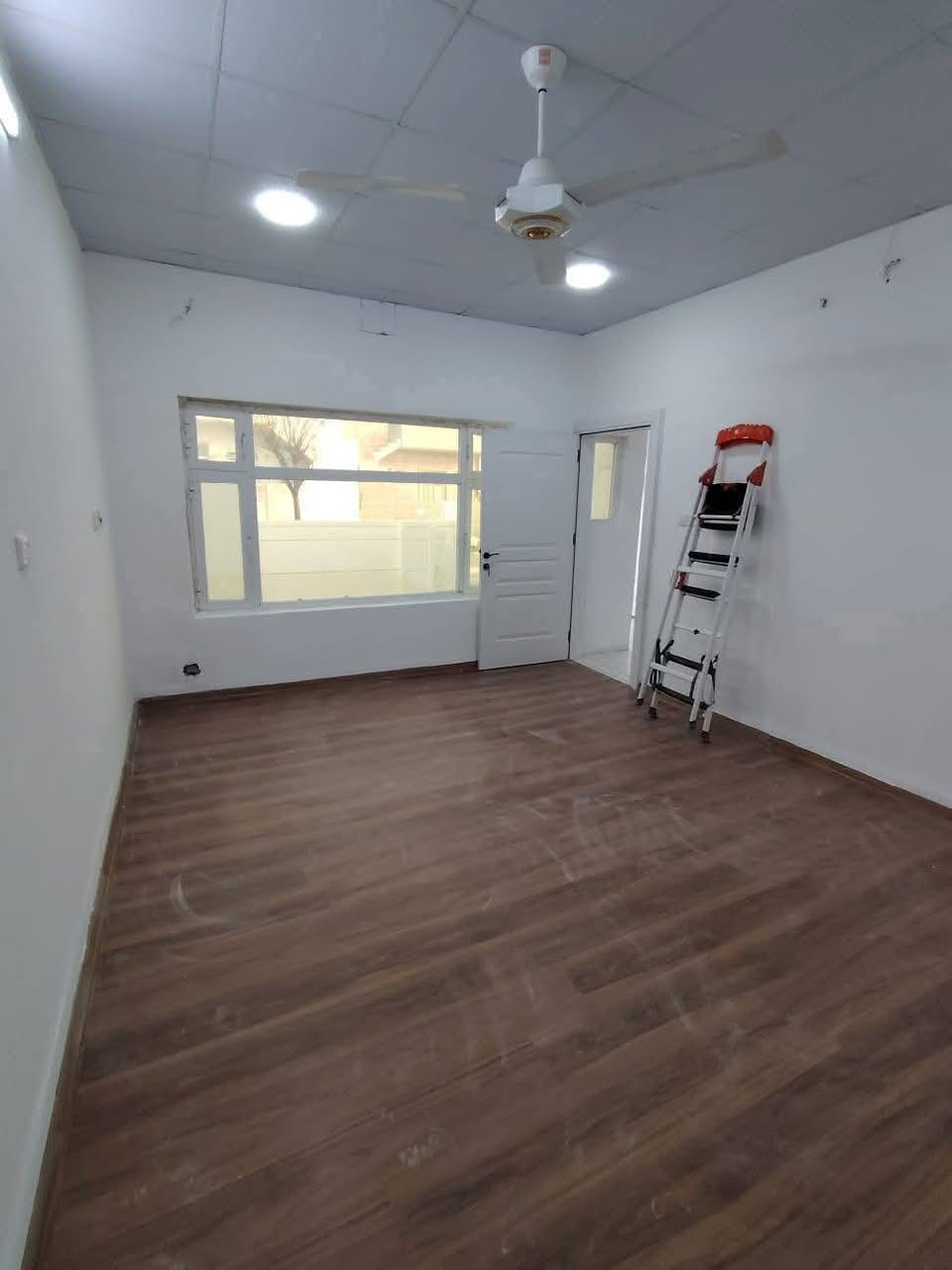 بیت  للبیع  طابو صرف منطقة رابرین
مساحة 100م  سعر  فقط 4دفتر 10ورقە
   فول مواصفات  منطقة رابرین 
  غرف نوم استقبال هول مطبخ صحیات 
  تلفون ـ واتساب ***********
