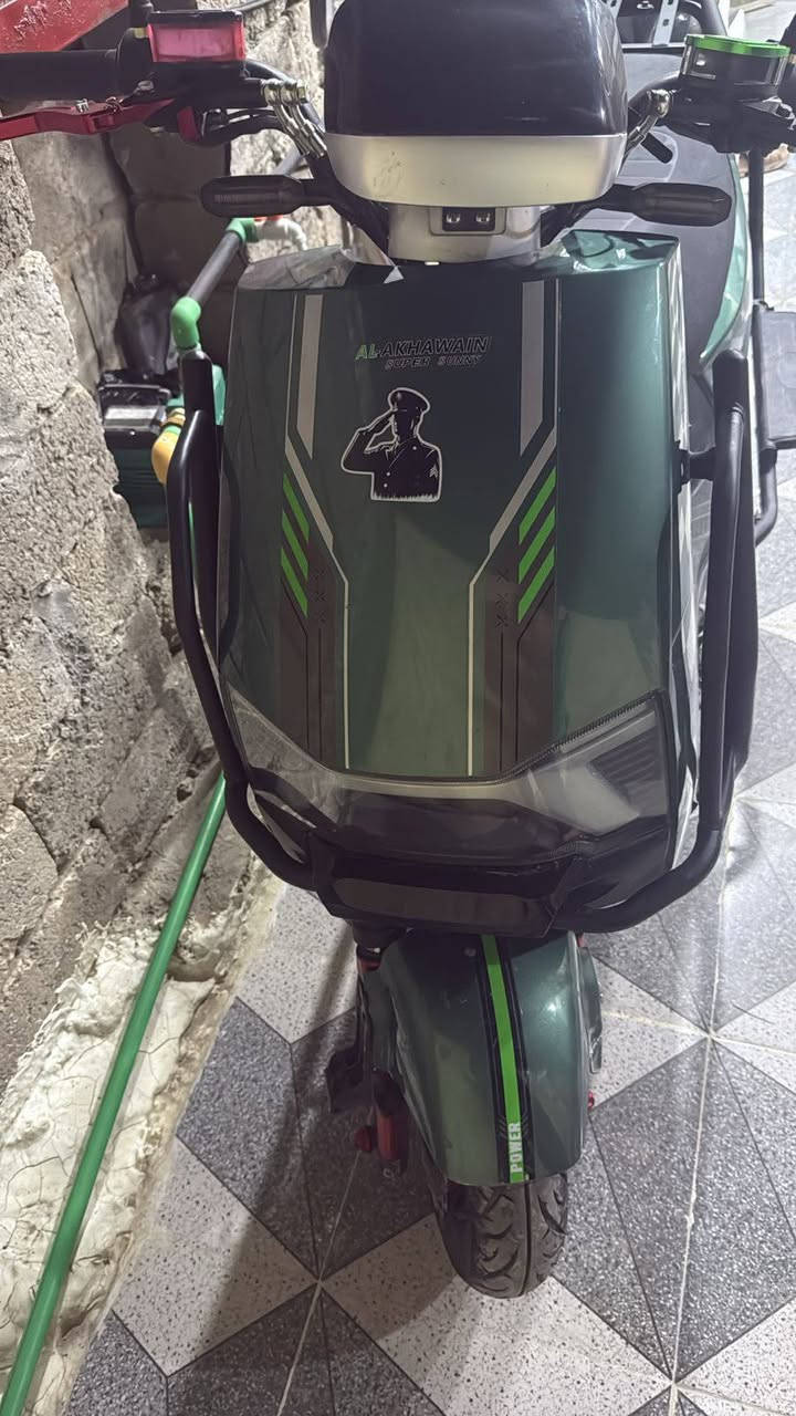 سلام عليكم دراجه شحن للبيع ست بطاريات مدرع بل كامل موديل 25 نضيف بطاريات عل فحص كهربائياته كلهه شغاله سعر 500 الف مكاني رمادي رقم تليفون ***********
