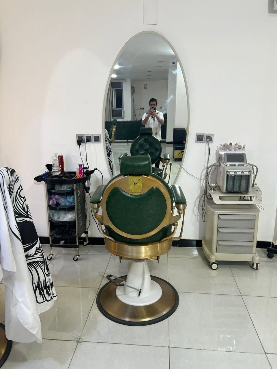 مرايه تعليگ ملكي عدد 4
نضافه فول سعر القطعه 125
مكاني بغداد واكو توصيل 
واتساب : ***********
