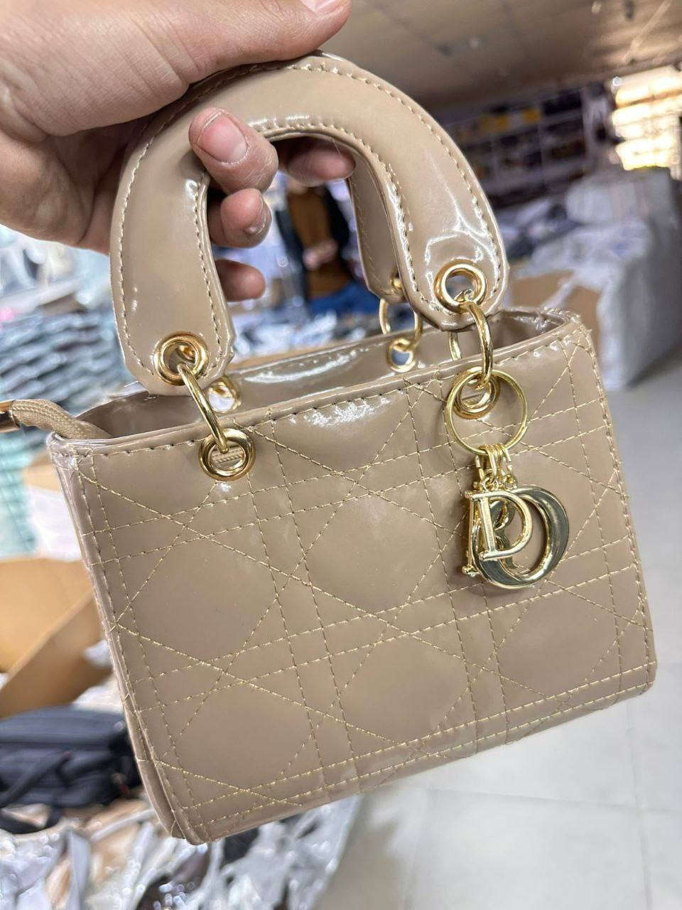 حقائب نسائية كوالتي عالي موديلات تجنن والأسعار مناسبه السعر القطعة 5الاف وأيضا متوفر جمله الأسعار مناسبة متوفر توصيل الجميع محافظات العراق بس 5الاف التواصل معنا ع واتساب ***********
اساعو بالحجز قبل نفاذ كميه محدودة السبب الوضع حدود مسدودة ماكو اي بضاعة اهل البيجات او محلات اخذو قبل العيد
