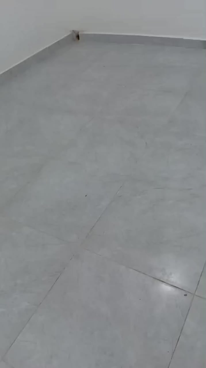 شقه للايجار تحتوي علئ غرفتين صاله مطبخ صحيات 
العنوان التضحية قرب الجامعه الوطنيه 
للعلم شقه بناء حديث مامسكونه
الايجار 350 وبي مجال 
***********
