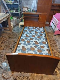 غراض مستعمله نظيفه جدا للبيع كلمن وسعره المراسله خاص او الاتصال ٠٧٧١٤٢...