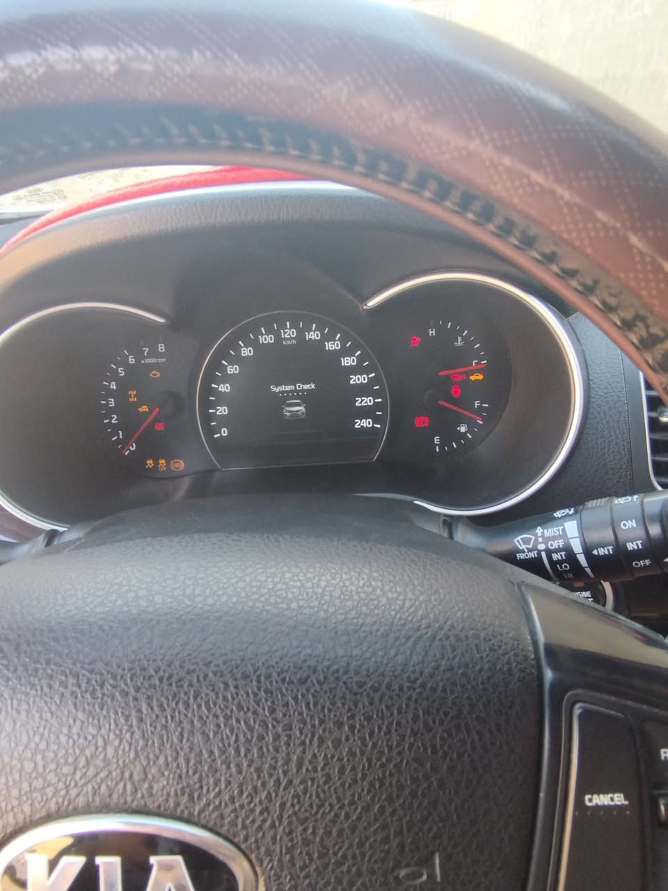 السلام عليكم
سيارة سورنتو 2014
سيارة خليجي كويتي
فول موصفات 1/1
بصمه 
تحكم ستيرن
مري شفط
كشنات كهرباء 
محرك سته سلندر 
بنروما 
ثلاث انظمه قيادة
فور وير 
السعر190 وبيه مجال مكان السياره 
الانبار الفلوجه 
رقم الهاتف ***********
