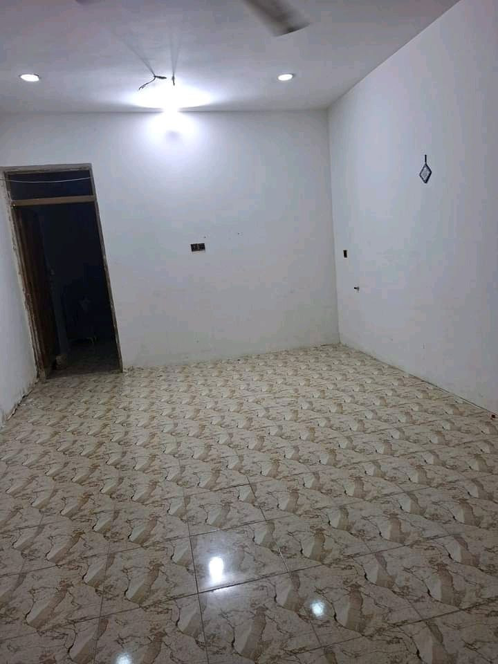 موجود مشتمل طابق ثاني
 شارع خدمي 
 مساحة 100 متر 
لعائله صغيرة فقط
 ..مطبخ واستقبال وحمام
 وغرفة نوم وحمام
يعني سويتات 2
حي الجهاد الديوان قرب اعدادية الاصيل *********** ..ماكو نت ...
( 500  ) ااااايجار
