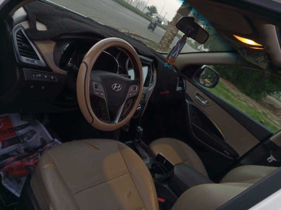 سلام عليكم سنتافي خليجي حلو وجديده موديل 16 فول مواصفات بصمه وسكف منرومه اشاير بل مري بيه اربع قطع بدون ضرار داخلي بس رش مكان كربلاء استفسار السعر( 146) ***********
