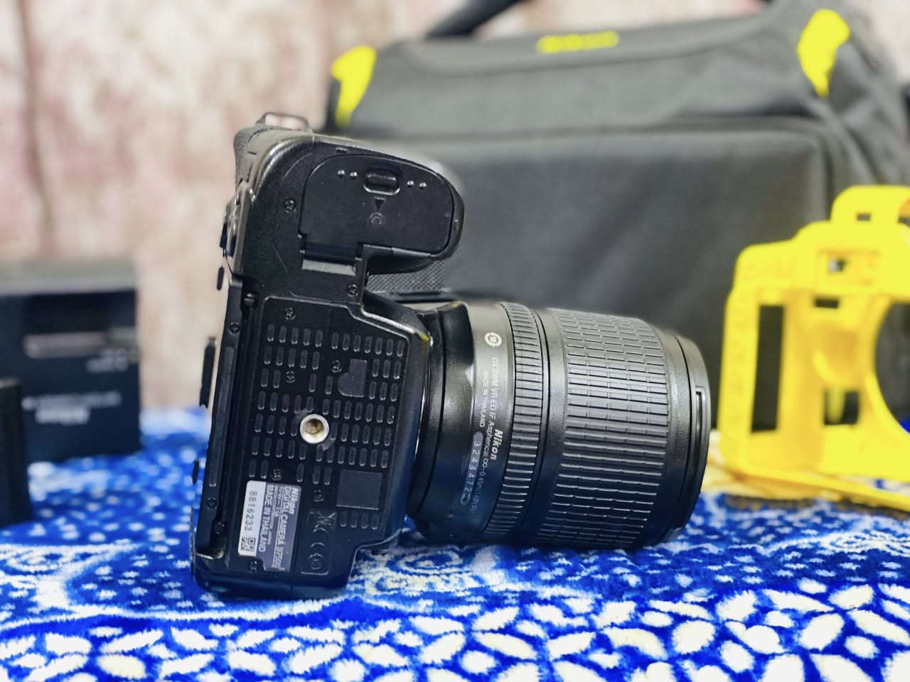 السلام وعليكم كامره نيكون 7500
الكامره استخدام قليل 
الملحقات شاحنه جنطه رام بطاريات ثنين هود جلاتين ***********
