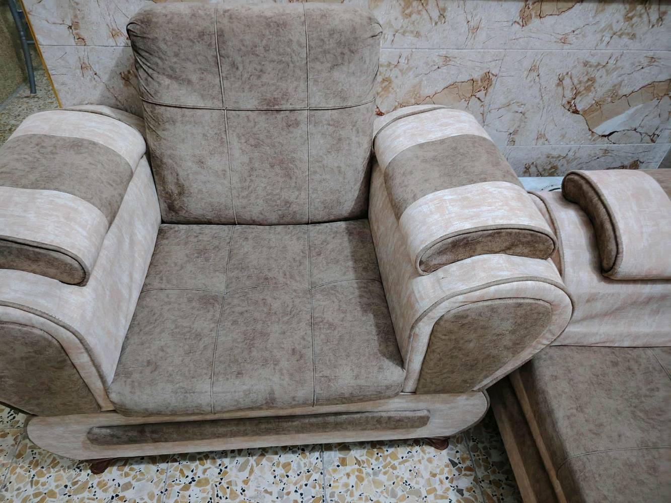 تخم للبيع النظافة مالته 90% 
سعره مناسب ب 200 وبيه مجال وياه طبلات خشب قوية مكانه بغداد 