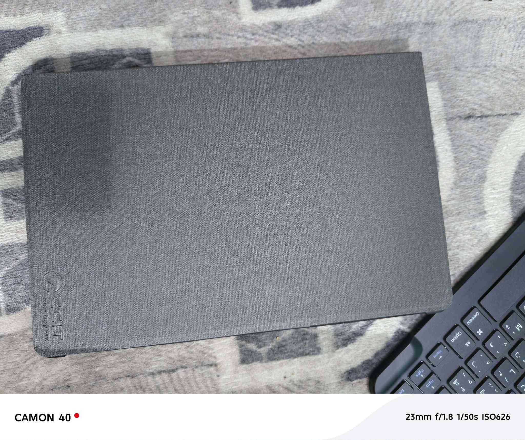 تاب ولابتوب مدمج مع الملحقات جديد غير مستخدم 
​الموديل: S19 Pro (يدعم تقنية 5G WiFi).
​الشاشة: مقاس 10.8 إنش من نوع IPS بدقة عالية تبلغ 1600*2560.
​المعالج: رباعي النواة (Quad Core) بتردد 1.3 جيجاهرتز.
​نظام التشغيل: أندرويد 13 (Android 13).
​الذاكرة والتخزين
​ذاكرة التخزين:  512 جيجابايت.
​الرام (RAM): 8 جيجابايت 
​البطارية والكاميرا
​البطارية: سعة كبيرة جداً تبلغ 10000 مللي أمبير.
​الكاميرا: كاميرا عالية الدقة (HD Camera) 
​منفذ الشحن: Type-C.
​الاتصال والميزات الإضافية
​الشبكات: يدعم شريحتين (Dual SIM) ويعمل على شبكات GSM/WCDMA/HSPA+.
​الاتصال اللاسلكي: WiFi (تردد 5G) و Bluetooth.
​المستشعرات: يدعم GPS و G-Sensor.
​الأبعاد: 251 * 161 * 9.2 ملم.
​الجهاز ممتازاً للاستخدام اليومي ومشاهدة المحتوى بفضل البطارية الضخمة والشاشة الكبيرة
يدعم جميع البرامج والالعاب 
سعر التاب 150 فقط


**إذا كنت صاحب هذا الإعلان وتريد حذفه لأي سبب، رجاءا أرسل رسالة إلى الدعم الفني**