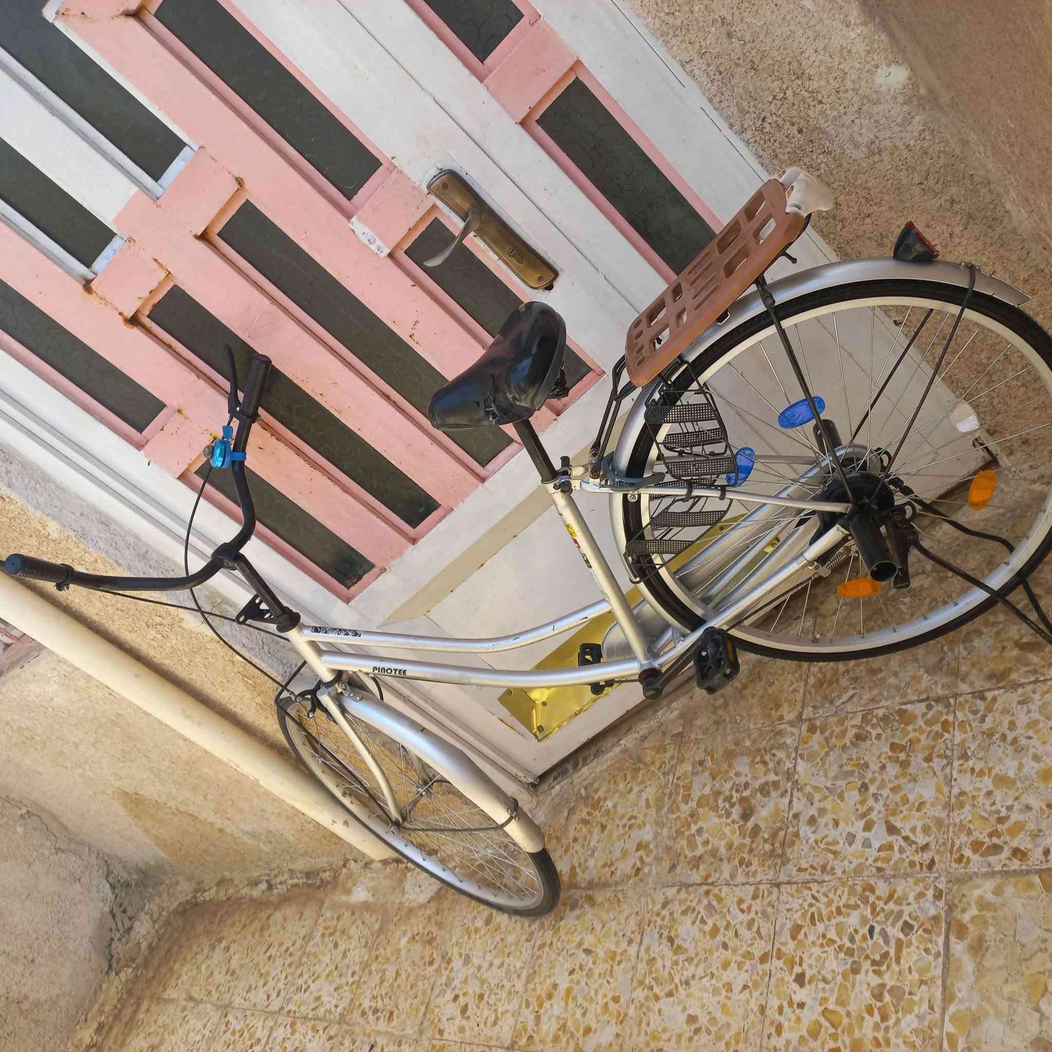 السلام عليكم. بايسكل ياباني أصلي  نظيف اخو الجديد موديل ٢٣ لون سلفري السعر ب ١٠٥ وبي مجال قليل 
نجف حولي  ***********
