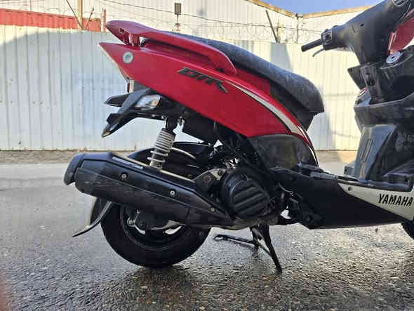 تحية طيبة
GTR حديث 2010
لون احمر سعة خزان الوقود 6لتر سعة المكينة 125CC
دراجة كفالة عامة من المكينة والكفر التجاري علة حطة الرمبة كلجات بلادي ادامة كل شهر اني بأيدي اشتغلها من جويتر ونوزل وفتلر شوته بلادي دهن جنت ادير امزويل حولت عل لوكي مولي لان الوحيد المناسب لدراجات السكوتر 4T 
محرك 4 ولفات بانزين ادير من محطة عشق بغداد المحسن مال كربلاء دراجة هيه تسولف ميحتاج احجي 
ضررها فقط كفر امامي فطر بالبرغي الجبير الي بالوسط واني صلحته بأيدي فايبر كلاس وممبين سويته
مكينة لا نضوح لا تبخير كهربائياته كلها شغالة وتجيب فيترية بكد عين الشمس تفحص واسويلك مكاتبة وتتوكل على الله 
دراجة ماشية 27 الف ودهن ابدلة كل 1000 
دراجة رايدها بواحد و250 والشراي يشلع عيوني بس فدوة مو شراي لا تجي تكسر بحلالي لان اني اعرف بدراجتي ومنزلها من الرمبة بواحد و 450 جنيتها وما وكفتني فد يوم 

رحمة لوالديك رحمة لأجدادك رحمة لعائلتك رحمة للكائنات مو شراي لا توصلني 
رقمي ***********
مكاني بغداد اعظمية
