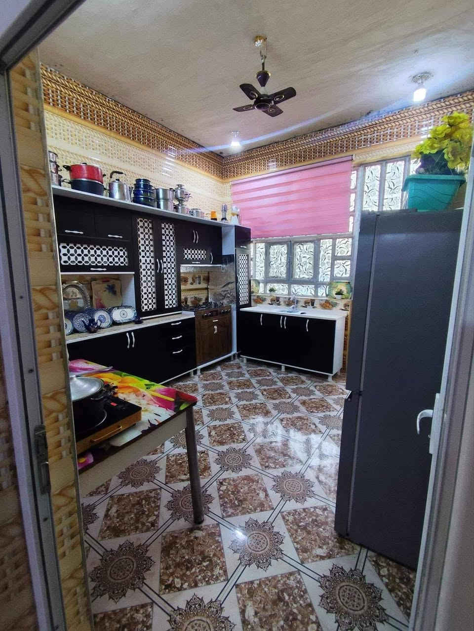 السلام عليكم
بيت طابقين للبيع الطابق الثاني بعده مكامل الطابق الارضي جاهز من كلشي للبيع 300 متر مكان لبيت فلوجه حي لمختار قرب مدرسه عمير بن سعد  للاستفسار ***********
