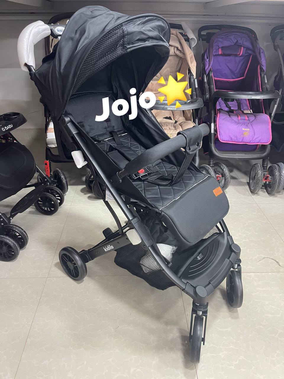 كيدليو kidilo k8
عربية أطفال أنيقة وعملية مصممة خصيصًا لتوفير أقصى درجات الراحة لطفلك وسهولة الحمل والتنقل للآباء. تتميز بتصميم مبتكر يجعلها قابلة للطي بشكل يشبه الحقيبة المحمولة، مما يجعلها مثالية للسفر والتنقل اليومي

المميزات

الوزن: خفيفة للغاية، مناسبة للحمل بيد واحدة.

 آلية طي سريعة بيد واحدة

 تتحول إلى شكل حقيبة مزودة بمقبض سحب (مثل شنطة السفر)

 حجم صغير بعد الطي، يسهل تخزينها

 هيكل من الألومنيوم خفيف الوزن ومتين

 قماش عالي الجودة مقاوم للماء وسهل التنظيف

 مظلة قابلة للتعديل لتوفير حماية من الشمس والرياح

 حزام أمان 

 فرامل مزدوجة على العجل الخلفي

 امتصاص صدمات لتوفير قيادة سلسة حتى على الطرق غير المستوية

 مسند ظهر قابل للتعديل حتى وضعية النوم

وسادة مبطنة لدعم الرأس والظهر

 ناموسية

 السعر 😍🌟


**إذا كنت صاحب هذا الإعلان وتريد حذفه لأي سبب، رجاءا أرسل رسالة إلى الدعم الفني**