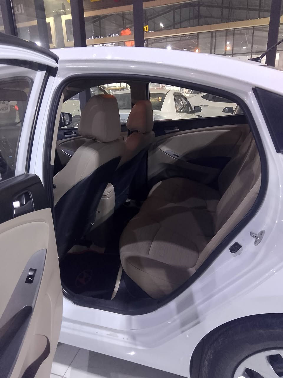 السلام عليكم ***********
اكسنت موديل 2017 للبيع ⚪ 

بدون صبغ وبارد⚪

بيها كاربون ⚪

محرك 16 دوش ⚪

كير at ⚪

سياره اب اسمنا ⚪

رقم نينوى خصوصي ⚪

شرط وكاله تحويل ⚪

السعر 115$⚪

للاستفسار ***********⚪⚪⚪
