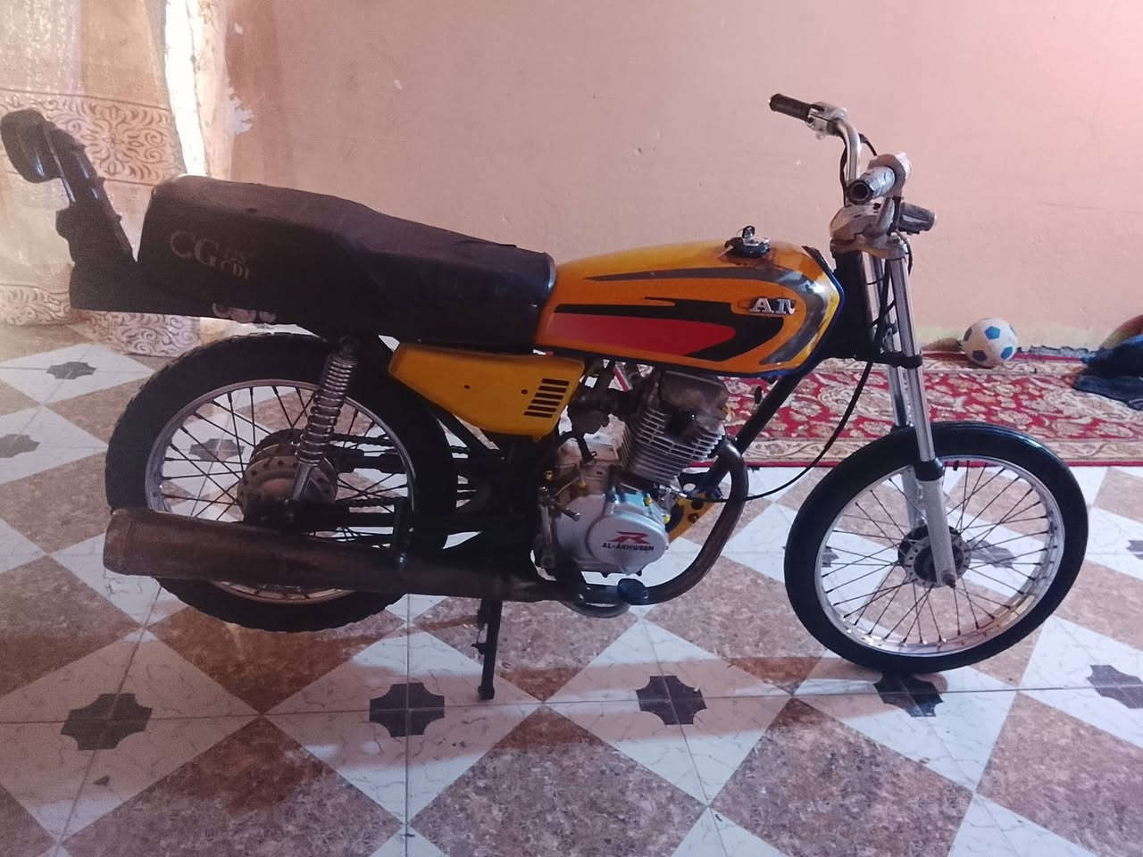 للبيع دراجه كلك شاصي ارشه مكينه رابيدو الاخوين دراجه جاهزه 400 وبيهة مجال ***********
