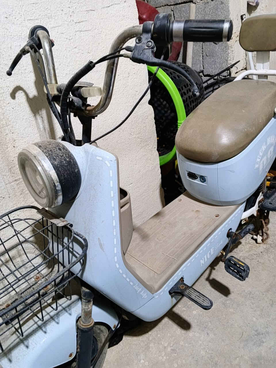 دراجه شحن ان 8 يحتاج اله بطاريات ترجع جديده ماهذه 500 اريده 250 بيه مجال


**إذا كنت صاحب هذا الإعلان وتريد حذفه لأي سبب، رجاءا أرسل رسالة إلى الدعم الفني**