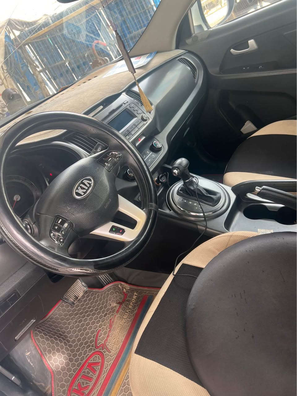 ااسبوورتج 2014 خليجي سياره كفاله عامه
بيها فقط باررد بالجاملغ والبنيد 
مكينه 2400 دوش
بانوراما تحكم
حساسات خلفيه سياررره بأسمي سنويه  رقم اربيل سياره جديده وجاهزه من كلشي السعرر ١٢٥  وبيه مجااال *********** Colombo, Sri Lanka
