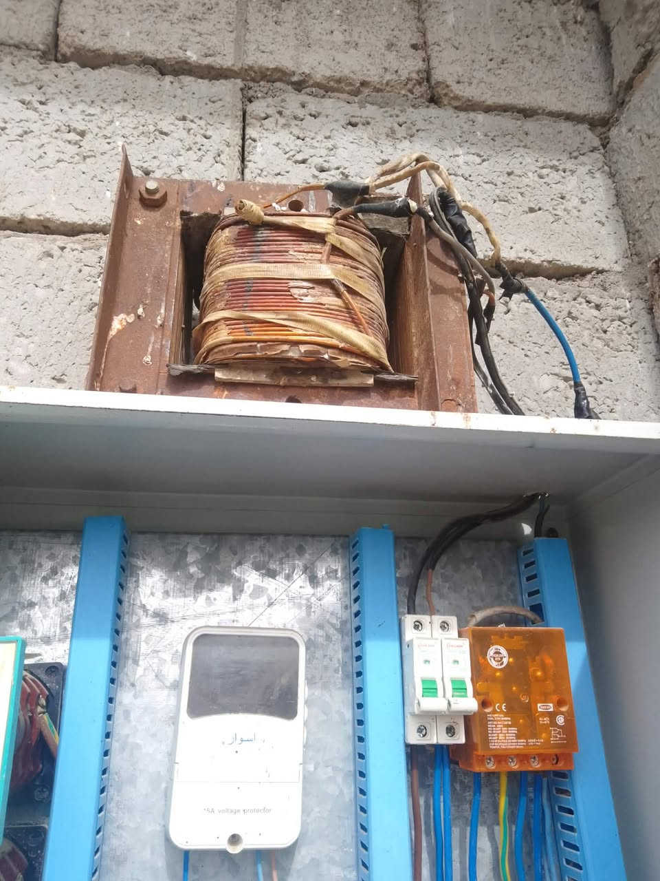 السلام عليكم رافعه للبيع حجم كبير 
تريدهه وحده تريد هيه والجهاز الابيض منضم الكهرباء
وحده ب80
هيه والجهاز ب100
للاستفسار 
***********
