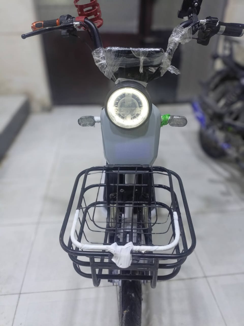 سلام عليكم دراجه شحن للبيع اسم الدراجه MR موديل 2025  الدراجه نضيفه حيل بيه سويج وبصمه الشاشه شغال اربع بطاريات وربع نمر السرعه 60 حقيقي نشرات شغاله الئشاير شغاله واذا اكو مرارس ار تسعه ار 8 عادي العنوان؟كربلاء       القادسيه الرقمl
*********** السعر 270 وبيه مجال قليل
