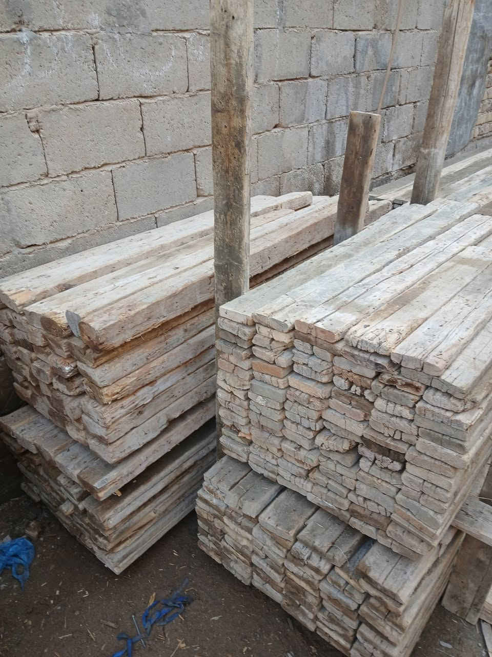 خشب للبيع عدد 5 مكاعب في بابل ***********
