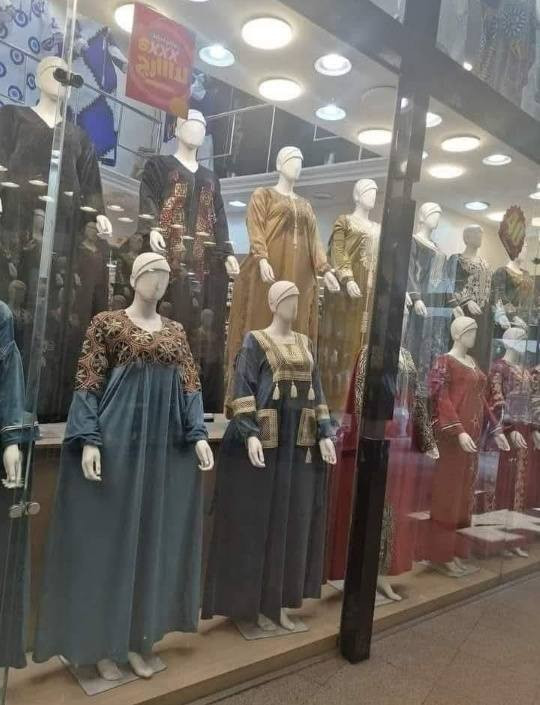 الجديد و بأقل الاسعار العبايات المراسي  مش هقولك ب 300 ولا ب 250ولا ب 200 لا اقل بكتييير اسألي عن السعر و انتي الكسبانه😍🔥💸جمله من 3قطع


**إذا كنت صاحب هذا الإعلان وتريد حذفه لأي سبب، رجاءا أرسل رسالة إلى الدعم الفني**