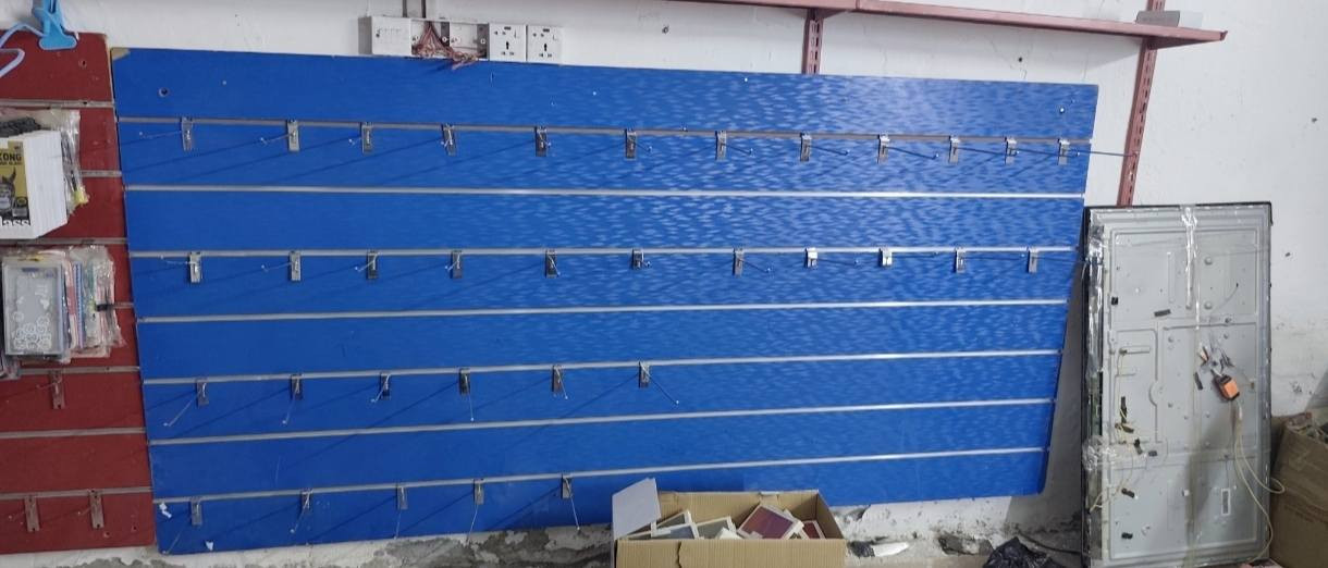 3 لوحات تعليك كفرات اكسورات مبايل نضيفات 3 قطع 50 الف 
طول وحده 2 ونص وارتفاع متر ونص إكبار كلش 
هوكات موجوده قطعه بربع الي تعلك بيهن


**إذا كنت صاحب هذا الإعلان وتريد حذفه لأي سبب، رجاءا أرسل رسالة إلى الدعم الفني**
