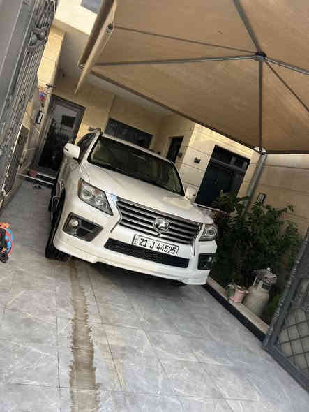 للبيع لكزز Lx 570 s 
موديل 2013
فول مواصفات بريم اصلي 
لون ابيض صدفي 
خمس كامرات 
حساس خلفي امامي 
رادار نقطه عمياء
داخل جلد بيجي 
كشن كهرباء خزن ميموري
كشن تدفئة تبريد 
محرك ٨ سلندر ٥٧٠٠ 
سلايد 
ثلاجة
سماعات بالتكم والباب الخلفي 
شاشات خلفيه
تبريد منفصل 
جكات 
باب خلفي كهرباء 
كير محرك كهرباء كله مكفول بشرط الفحص 
السياره كلش نضيفة وترايها كلش ناعم 
شادلها تخم تاير جديد 
السياره بدون تبديل او صبغ 
مكان السياره بغداد
رقم سليمانية الجديد هزه جديدة 
السعر 41وبيه مجال 
مكاني بغداد حي الحسين 

رقم الهاتف للتواصل ***********
