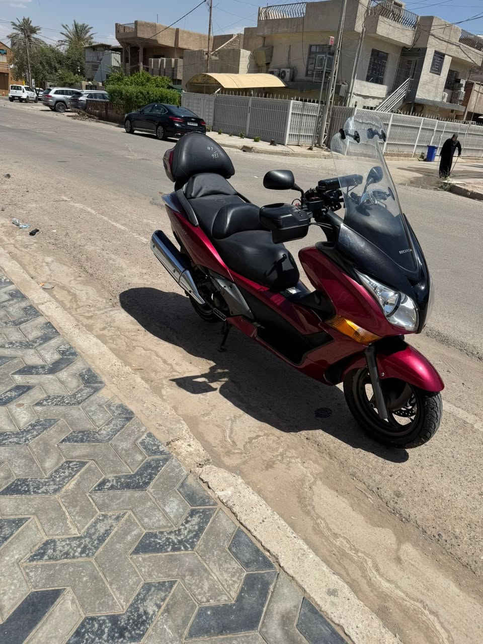 سلفر ونج 400GT مكفوله جديده بعدها  ماشيه 27الف
جامه قطعتين

سستم كامرات امامي خلفي

دراجه سويجين 

 جنطه مثلثه 

مصطره بيها وسماعه

تدفئه يدات

وبعد بيها هواي نواعم 

مكاني بغداد الدوره الاستفسار عل سعر عل رقم***********
