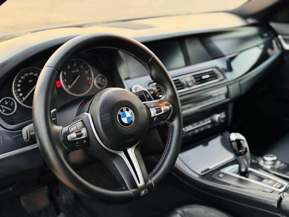 BMW series 5 2010  530i F10

بیلادی شکلی  M SPORT 
ساڕوخ مەکینە 6 پستن بەنزین n52 مەرغوب 🚀
فوول فوول قەپات مواسەفات 1/1
سلاید گەورەی مەغوب 
گێر کوبرا دەبل گێر تۆماتیک و عادی و سپۆرت 
سێ مۆدی لیخورینی هەیە
 (Normal + Sport + Sport puls)
بەسمە و شاشە گەورە 
کامێرا حەساسی پێش و دواوە
لایت outo بەرز و نزم دەبێت و Led dynamic
دەرگا بەسمە  
ماوس + X Draive
سندوق شەفت 
ڕادار پێش و پشت 
ئاوێنە کارەبای + بەخ + هیتەر 
تەبرید مەرکەزی
ویلی M5 بیلادی سپۆرت
بەگ لایت کرایتە g30 سمۆك 2023
سوکانی سپۆرت 2023 
کوشین کارەبای + جڵد + سارد و گەرم + خەزن 
كامێڕە حساس پێش و پشت
خەتی جادە
گێری سپۆرت شەفت لە سوکان
سیستەمی گزۆزی نەرمە سەوتێکی زۆر راقی هەیە
برێک بەسمە و ئۆتۆ هۆلد  زۆر مواسەفاتی تر هتد ...
تازە کامل سێرفزی بۆ کراوە 
چوار تایەی و ویلی لۆکی بۆ بوسترات
سێ پاڕچەی بۆیاغە بێ ژورێ بێ ئەیڕباگ بەس پەمپ
( گێر + مەکینە + کارەبای + تەقەورەقە + تەبرید ) بەشەرت 
دەعامی بۆ دەعامی هەموو هەموو گیانی بەشەرت 
سەیارەکە زۆر خاوێنە 
سعر 145 وەرەقە و کەمێک مجال
شوێن // هەولێر
گۆینەوەش دەکەم بەشتێک بەدلم بێت
بۆ زانیاری زیاتر نامە بنێرن لەخزمەت دام . أربيل, العراق


**إذا كنت صاحب هذا الإعلان وتريد حذفه لأي سبب، رجاءا أرسل رسالة إلى الدعم الفني**