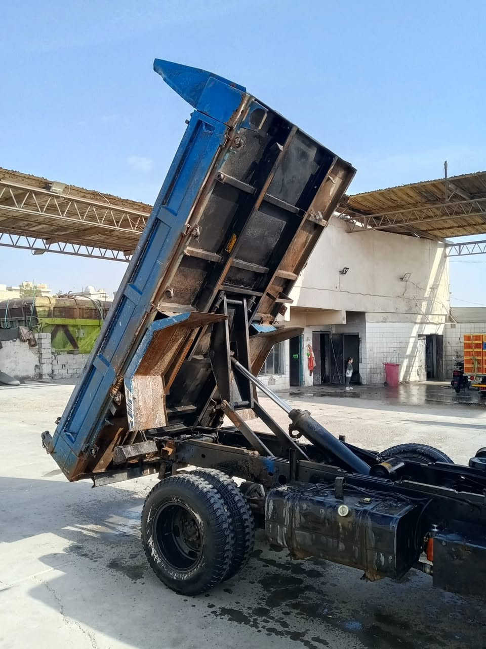 السلام عليكم السياره تيوتا دانيا للبيع الموديل 1994 السنويه عضم عاج  السياره بسمي رقم بغداد  الاستفسار  الرقم/***********
