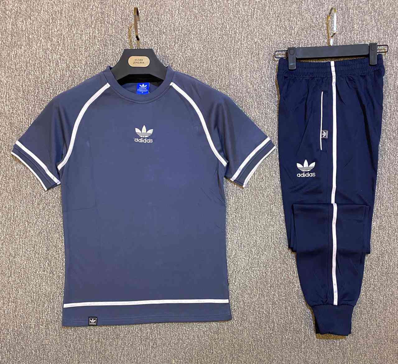 تنزيلات تنزيلات 

لحك شغل سيارتك و تعال 

تراك ستن   درجه اولى شرط 

القطعه فول 

السعر القطعه ب 12 الف 

موجود عندي غير موديل ب 10 

القياس M L XL XXL 

العنوان شرقاط قريه شكرا الشارع العام

***********

***********
