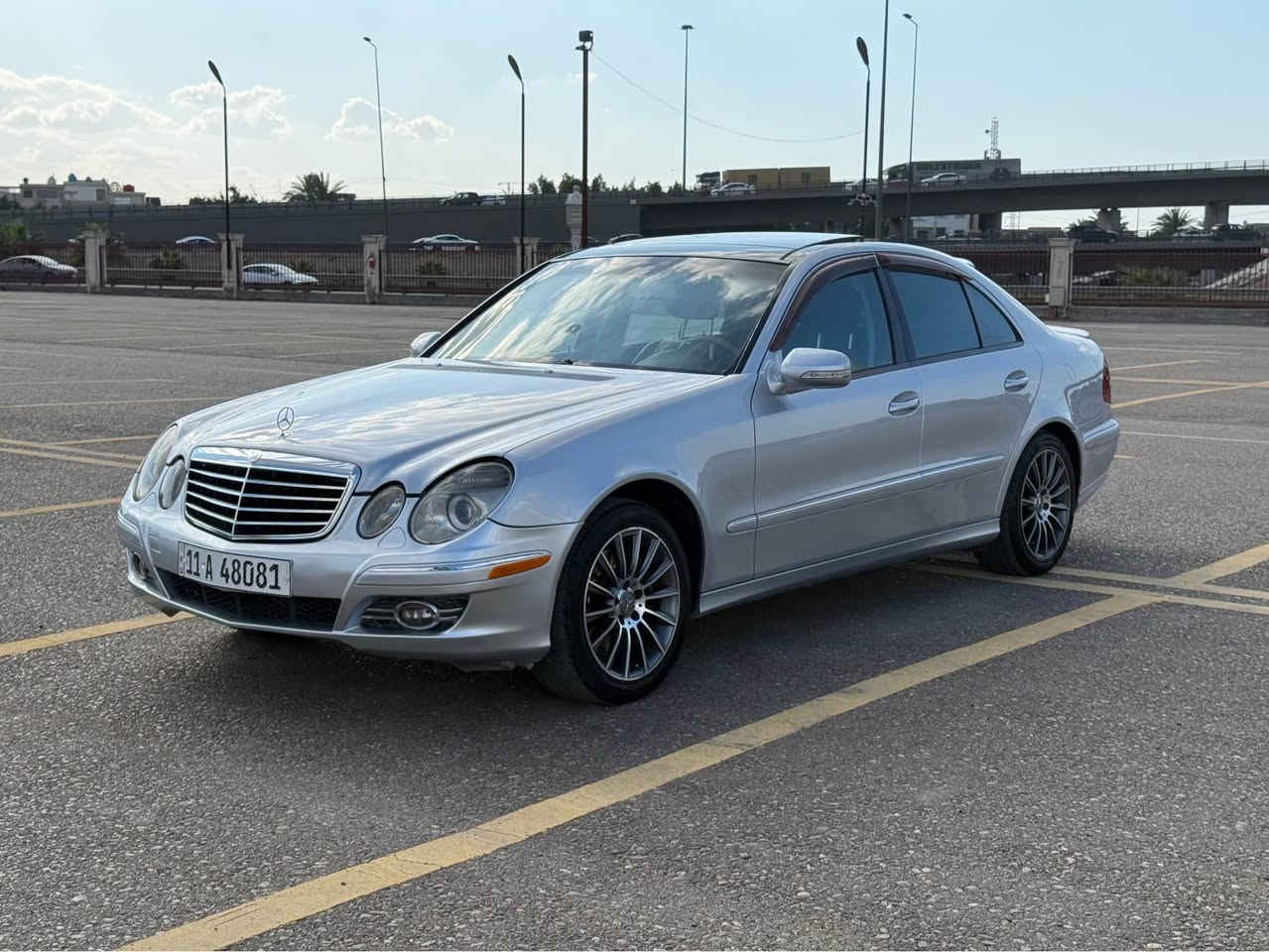 مرسيدس E350 W211 موديل 2008 AMG محرك 3500 V6
وارد امريكي داخله كلين تقرير امريكا موجود ،، بيها رش فقط بدون حادث جاملغ وباب مكفوله من اي ضربه ،، السياره فول مواصفات اعلى فئه ،، بنوراما ، 3 بردات ، كشنات كهرباء خزن ميموري + هيترات ، صندوق كهرباء ، قفل سرعه ، جام ازرق وبقيه المواصفات المعروفه للمرسيدس ،، السياره كلها على البلاد ومناقصها اي شي ،، رقم بغداد دولي وبأسمي ،، المكان بغداد حي الجامعه السعر 125 ورقه 
*********** بغداد, العراق

