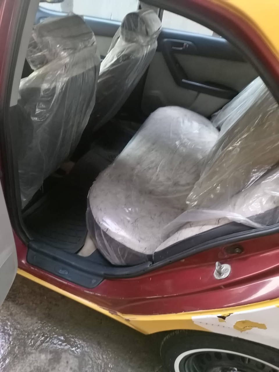 السلام عليكم كيا فورتي 2011 سنوية 2026 رقم مميز 400 واسط هيئة غرامة مصفرة
تحويل ثاني يوم تفاصيل
١) كير ومكينة جدد
٢) صدر ومشط ستيرن جدد
٣) عبوة جديدة
٤) تخم تاير خط ابيض
٥) دوشمة جديدة
٦) مازدات جدد
٧) فتحة إشارة بل مري
٨) شاشة
٩)تحكمات استيرن
١٠)تبريد شغال
١١) راديتر جديد 
السيارة صبغتها تعبانة وصدر خلفي فقط السعر ٧٤ بيها مجال بسيط لتواصل ***********
