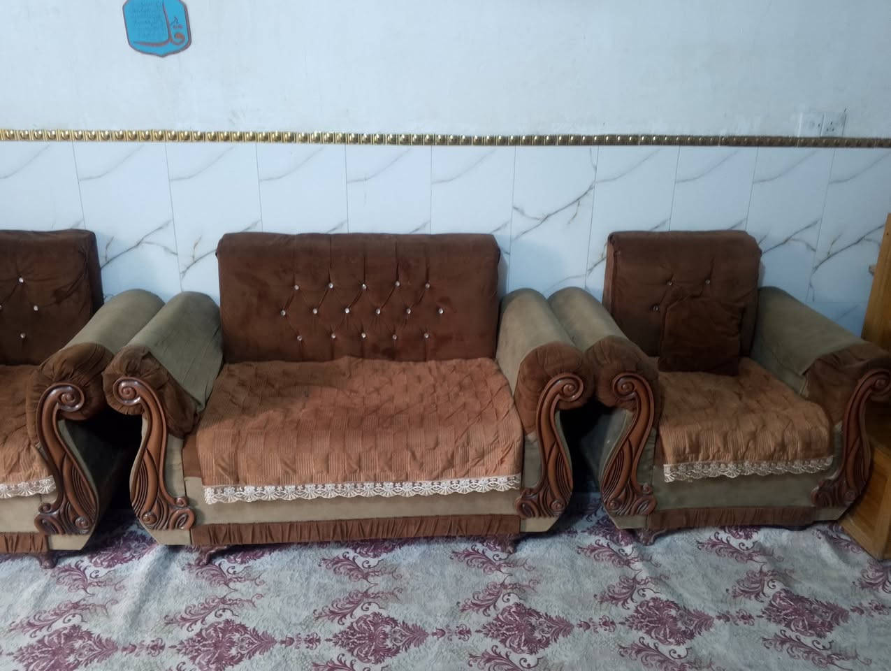 تخم البيع مال قنفات نضيف كلشي ما بي وياه زوياه مال خشاب هم نضيفه اخواني خواتي التواصل عليه هاذا الرقم ***********
