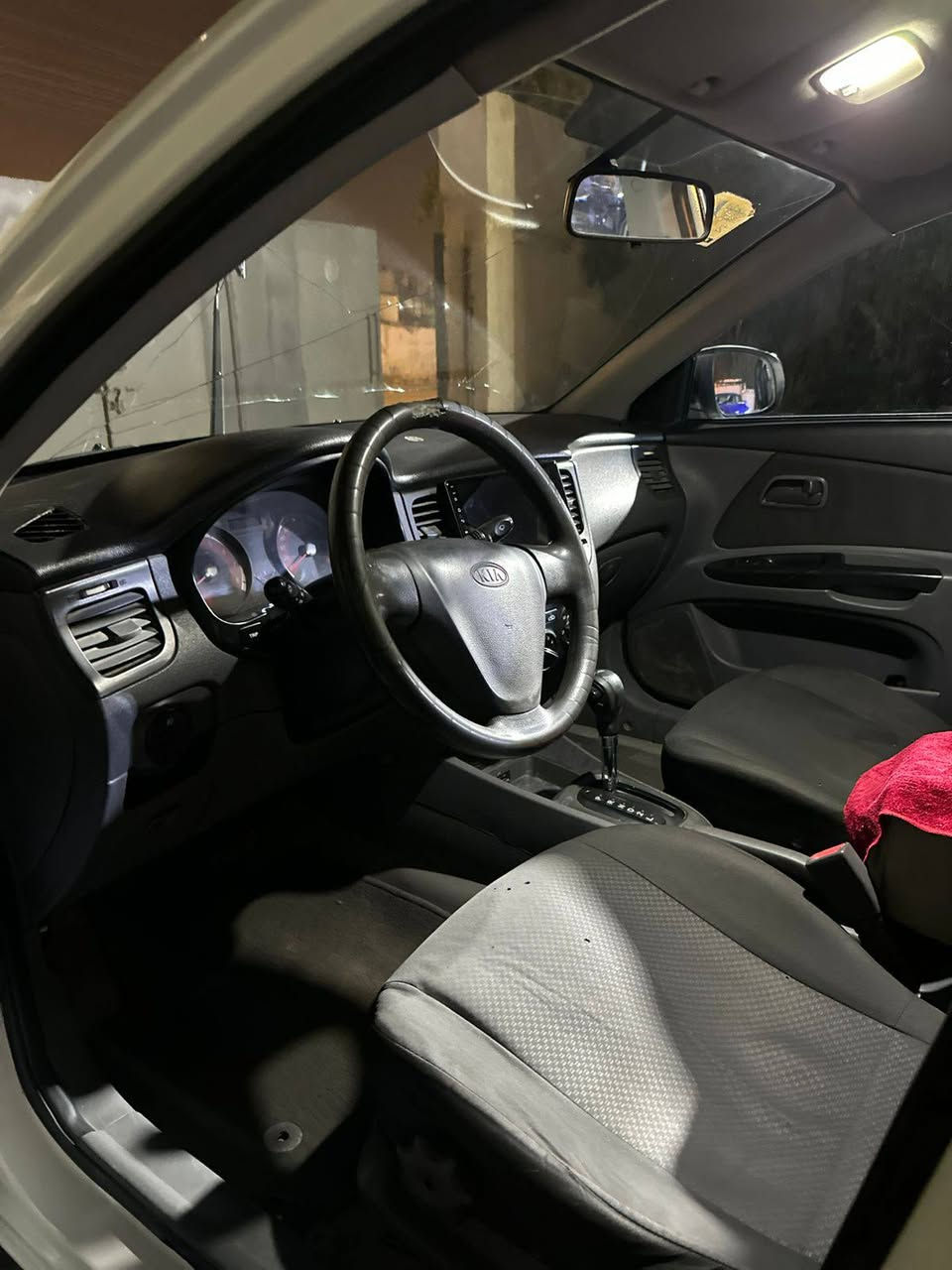 السلام عليكم كيا ريو موديل 2012 
مكينة 1600 رقم بصره تحويل 
سنويه 2028 سياره بيها صبغ بدون ضربة 
مكينه كير كفاله السعر 78 وبيها مجال قليل
 رقم الهاتف *********** 
مكان السياره البصره البصرة, العراق
