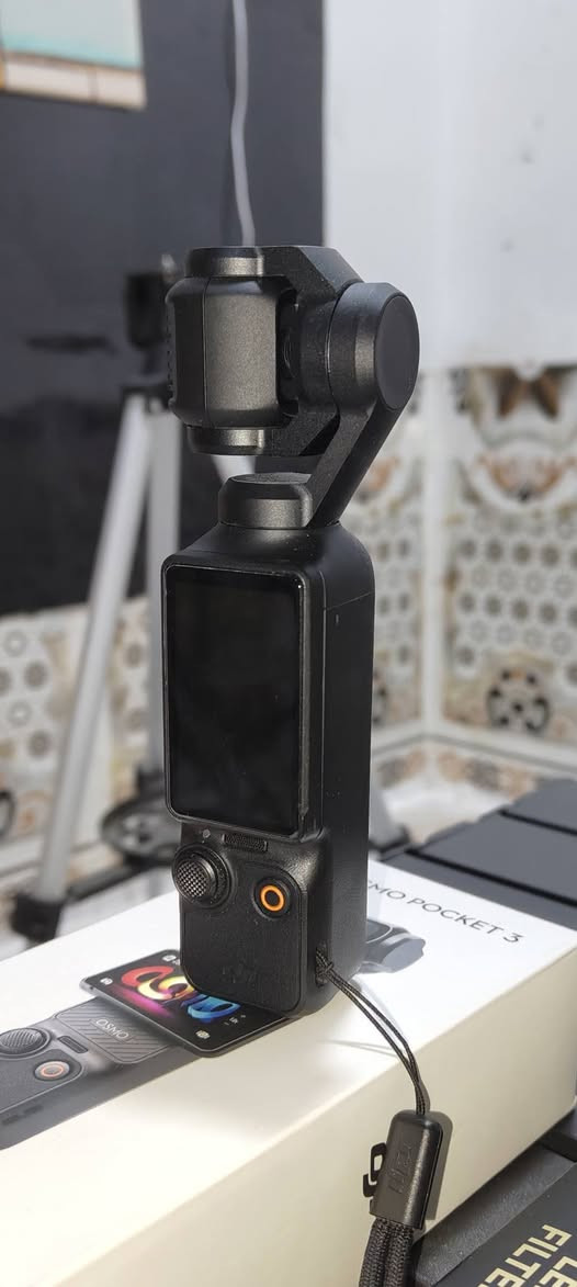 للبيع باكيج متكامل DJI Osmo Pocket 3 (البيع كقطعة واحدة فقط ولا يوجد بيع مفرق)

🔴 ​الحالة نظيفة وبحالة ممتازة جداً، والسیت يبيع بالكامل مع جميع ملحقاته التالية:

🟣 ​الكاميرا: Osmo Pocket 3 مع الكيت والبوكس الأصلي.

🟣 ​الطاقة: عدد 2 بطارية هاندل (DJI Battery Handle).

🟣 ​العدسات: عدسة واسعة الزاوية (Wide Angle) ماركة DJI اصلي

🟣 ​الفلاتر: مجموعة فلاتر K&F (تتضمن ND2-32، CPL، و Black Mist).

🟣 ​الصوت: مايكروفون لاسلكي DJI Mic Mini 2.

🟣 ​التخزين: ميموري كارد SanDisk سعة 64 جيجابايت أصلية.
​ملاحظة: البيع حصراً للباكيج كامل كقطعة واحدة.

للتواصل والاستفسار فقط واتس اب/
***********
