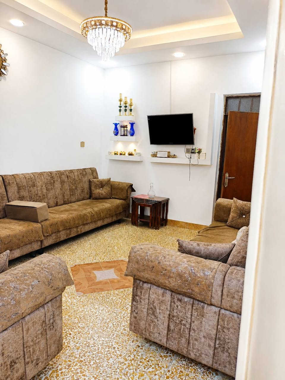 🏡 دار للبيع
📍 الموقع: تقطيع المأمون، موقع مميز قريب من جامعة نور الإسلام، والمدارس، والمركز الصحي.
📐 المساحة: 100مربع
🏠 مكونات الدار: • استقبال
• هول داخلي
• غرفتا نوم
• مطبخ
• صحيات
⭐ مناسب للسكن العائلي، وقريب من جميع الخدمات الأساسية.
📞 للتواصل: ***********
