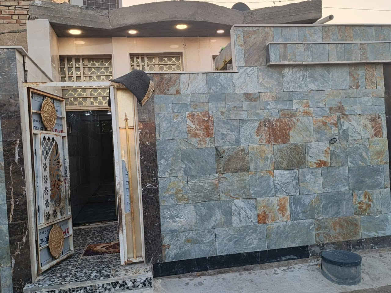 يالله سلام عليكم عرظ بيت اللبيع الرشاد زراعي واقع حال المساحه م100بنه حديث درجه أوله بيت جاهز هوه وال اثاث السعر ٥٠وبي مجال بصيط الاستفسار *********** واتساب
