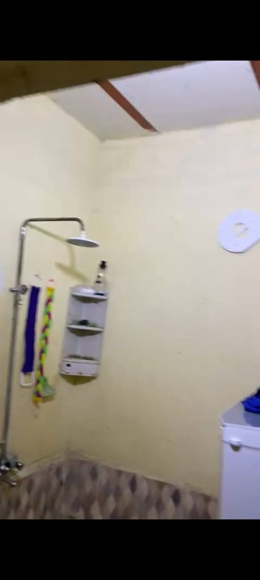 بيت بحي الحسين متكون من غرفتين وصاله ومطبخ وديوانيه ٩ أمتار البيت السعر خاص *********** ناصرية, ذي قار
