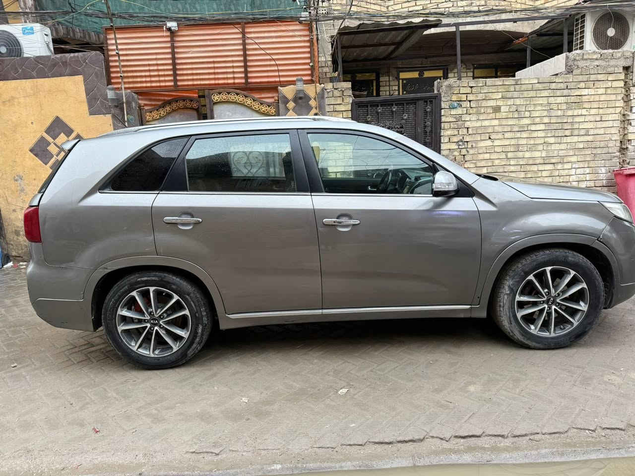 سورنتو وارد امريكي 2014
مواصفات sxl فول لفول عدى لفور ويل 

مكينه 6سلندر GDI

7راكب

3قطع تبريد 

ماشيه :120 الف ميل 

رادرات جانبيه 

بنوراما 

كراسي الامام كهرباء و تدفئه وتبريد 

وكراسي خلفيه تدفئه

بردات خلفي بلادي

صندوق كهرباء

 حادثه جاملغ  ايمن مبدل وبنيد نفسه صبغ

وبيه كلير  وجاملغ ايسر بي كلير وباب سكن كلير

رقم بغداد مشروع وطني باسمي 

***********

مكاني بغداد 

153$ وبيه مجال .
