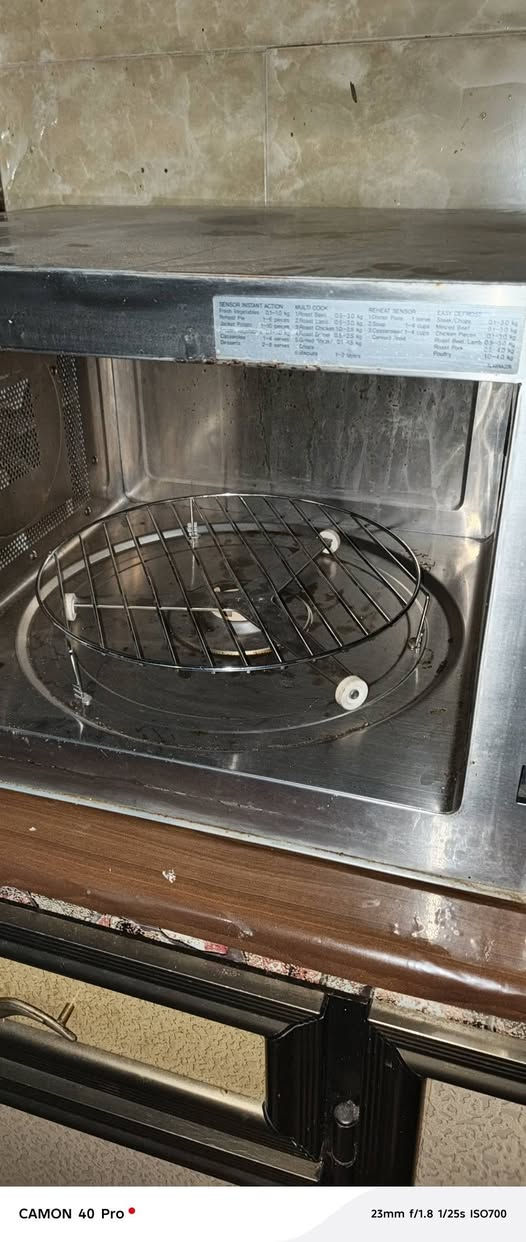 مايكرو + واوفن للبيع   34  لتر الحجم الكبير سعر 100  وبي مجال *********** للاستفسار
