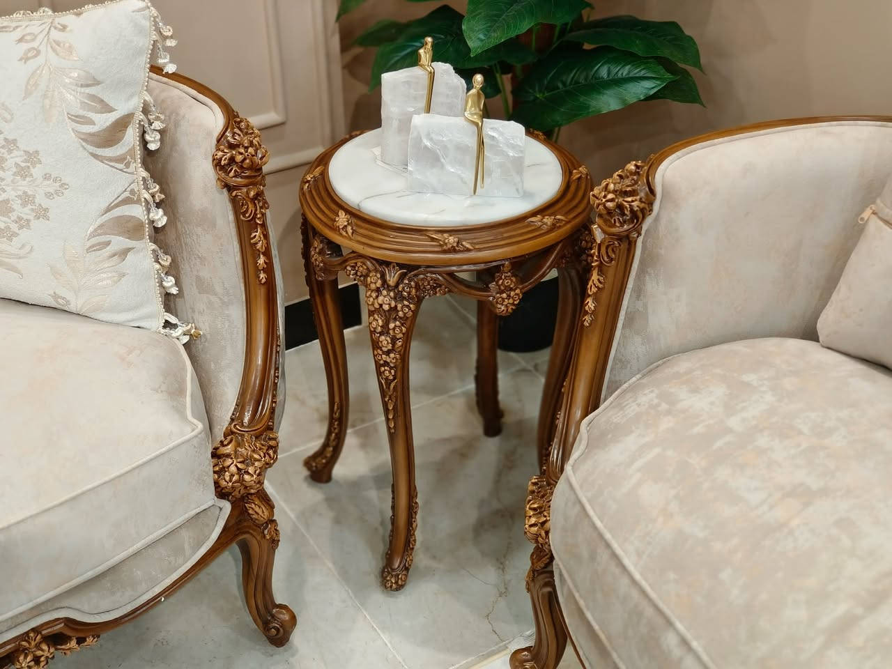 �✨ تخم قنفات كلاسك – 10 مقاعد خشب زان طبيعي ✨👑
فخامة حقيقية تبدأ من الخشب الأصلي…
متانة، هيبة، وتفاصيل راقية تعكس الذوق الملكي الأصيل 🤍

🛋️ تصميم كلاسيكي فاخر يناسب المجالس الواسعة
🌳 مصنوع من خشب الزان الطبيعي لقوة تدوم سنوات
💎 تشطيب أنيق يمنح صالتك حضور مميز

💳 متوفر بنظام الأقساط المريح
سهولة بالدفع لتختار الفخامة بدون تردد ✨

📍 متوفر لدى الغازي هوم
عنوان الفخامة في عالم الأثاث 👌

🏠 العناوين:
1️⃣ الفلوجة – شارع 40، قرب تقاطع الجيش الشعبي، مقابل مقر هيبت الحلبوسي
2️⃣ بغداد – شارع الربيع، قرب نفق الشرطة

📞 للحجز والاستفسار:
*********** – ***********

💫 الغازي هوم… لأن الفخامة لا تُقلّد �
