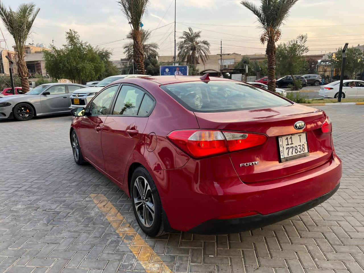 السلام عليكم سيارة فورتي للبيع موديل2016 بيها قطعتين ومصبوغة حزام بسمي تحويل شوكت متريد رقم بغداد السيارة جاهزة من كلشي مكانها بغداد الدورة السعر115وبيها مجال بسيط ***********
