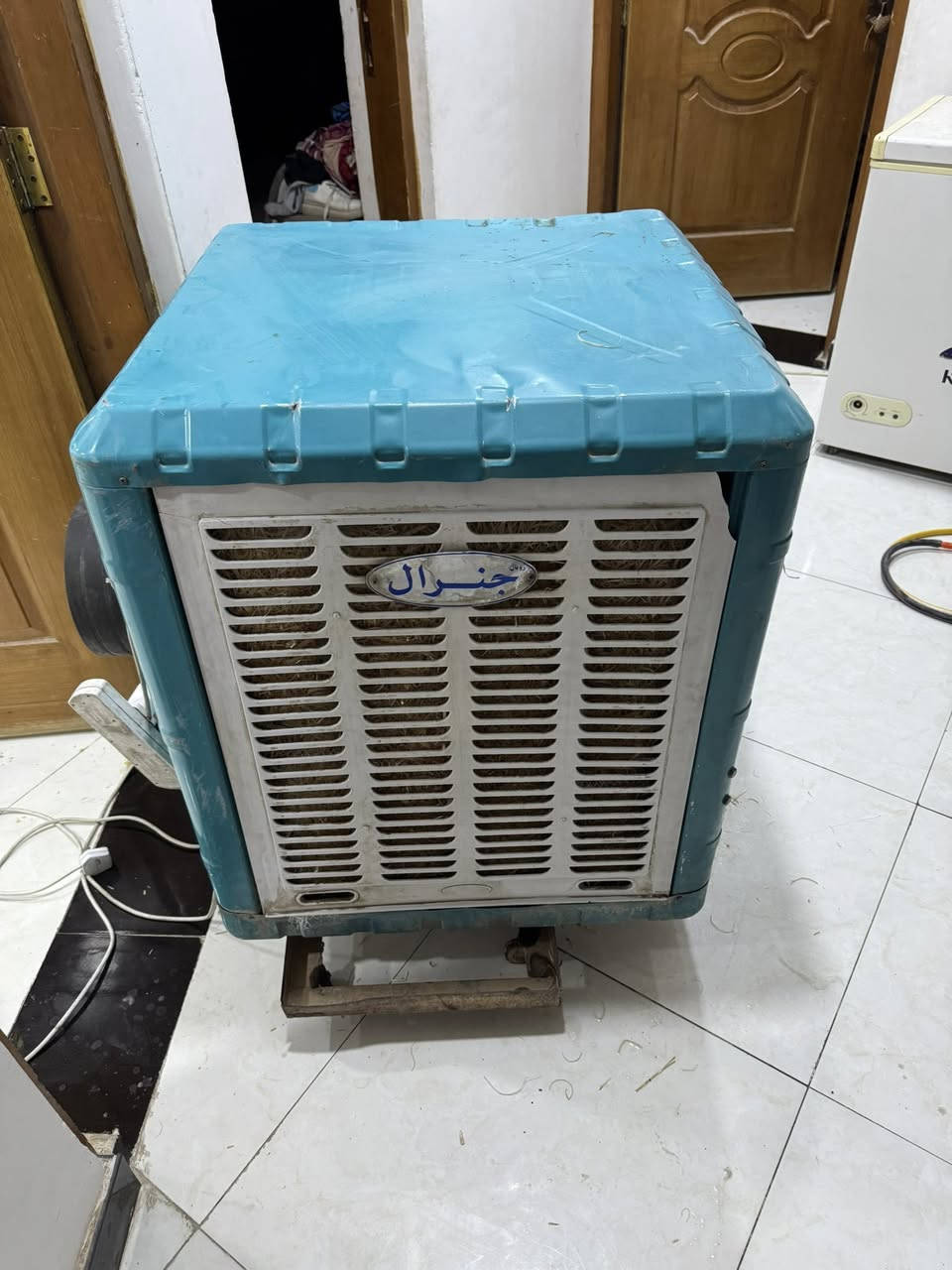 جنرال ماعرف حجمها بس جبيره 
كامله وبارده ثلج ماطور الجبير سرعتين 
دبل حلفه مخليلها برودتها تخبل 
بس مضايقتني اريد ام التايرات مراوس 
او بيع ب75 الف واني اوصله عندي بيكم هيه والتوصيل ب75 
مكاني بغداد الامين الثانيه 
***********
