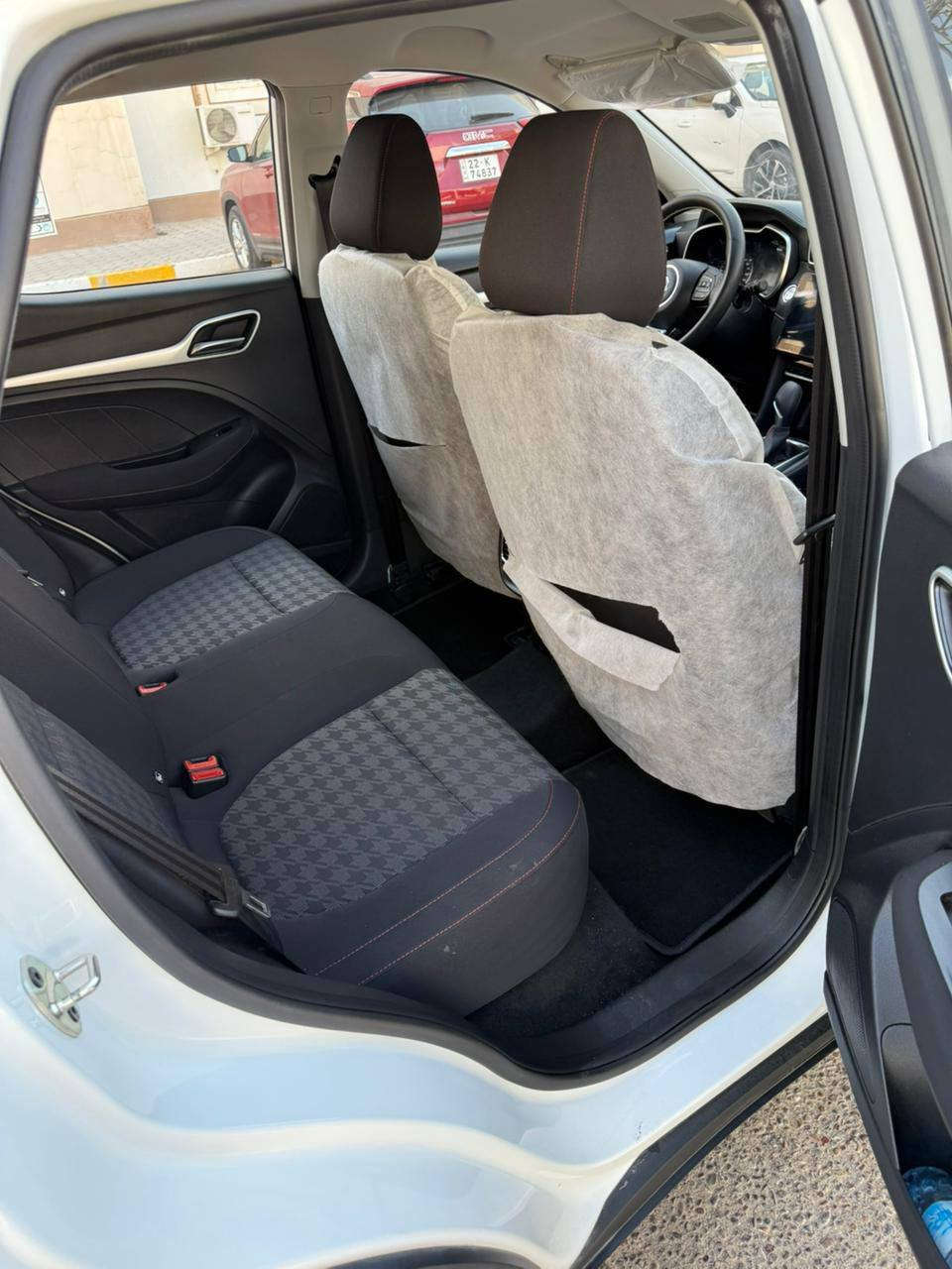 سيارة ام جي ZS موديل ٢٠٢٤ للبيع 
بيها ضمان الشركة

وماشية ٤٦٠٠ مرقمه بصرة بإسمي
بيها ضربة خفيفة بالباب اللي بصف السايق
ZS نص مواصفات
محرك 1.5
ناقل سرعة CVT
قوة المحرك 118 حصان
جنط 17 الومنيوم
مصابيح امامية LED
مصابيح نهارية LED
مصابيح خلفية LED
مكابح توقف الكترونية Auto hold
A.B.S
نظام الثبات الالكتروني ESP
نظام توزيع قوة الكبح EPD
نظام مكابح المنعطفات CBC
نظام مراقبة ضغط الهواء في الاطارات
نظام مساعد صعود التلال HAC
نظام مساعد نزول التلال HDC
وسائد هوائية عدد 2
مرايا كهربائية
اشارات في المرايا الجانبية 
مقود جلد مع تطريز احمر
حامل سقف
تكييف الكتروني
فتحة تكييف خلفي
فلتر لتنقية الهواء
نوافذ كهربائية مع فتح اوتوماتيكي
مثلت سرعة
بصمة
مقود قابل للتعديل
شاشة 10.1 انش
كاميرا خلفية
4 سماعات
بلوتوث
مداخل USB عدد 5 مع شاحن
Android Auto
Apple car play
تحكم بالمقود
حساس خلفي
شاشة عدادات 3.5 انش
عادم مزودج ( دبل اكزوزت )
كروم حول النوافذ
مقابض كروم
فرش قماش 
ضمان 3 سنوات او 60,000kmايهما اقرب
مكاني البصرة/مدينة الامل
السعر 130 وبيها مجال
*********** البصرة, العراق
