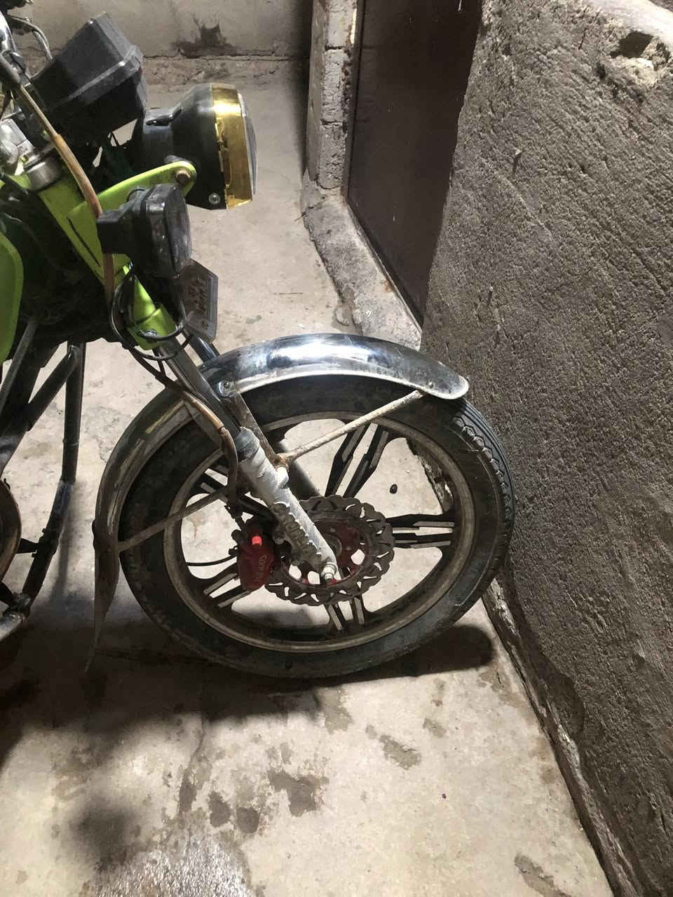 السلام عليكم دراجه سونك موديل ٢٤ دراجه خير من الله دراجه مكينته مكفوله من التنقيص والتبخير دراجه نواقصها بسيطه استاند تعليك وسيبايه وجاملغ الخلفي مزنجر عوزه تبديل اذا تريد تجني دراجه فقط اوراقها كامله مكمله كهربائيات كلها تشتغل السعر 550 وبيه مجال عنواني الاحسينيه رقم فقط واتساب ***********
