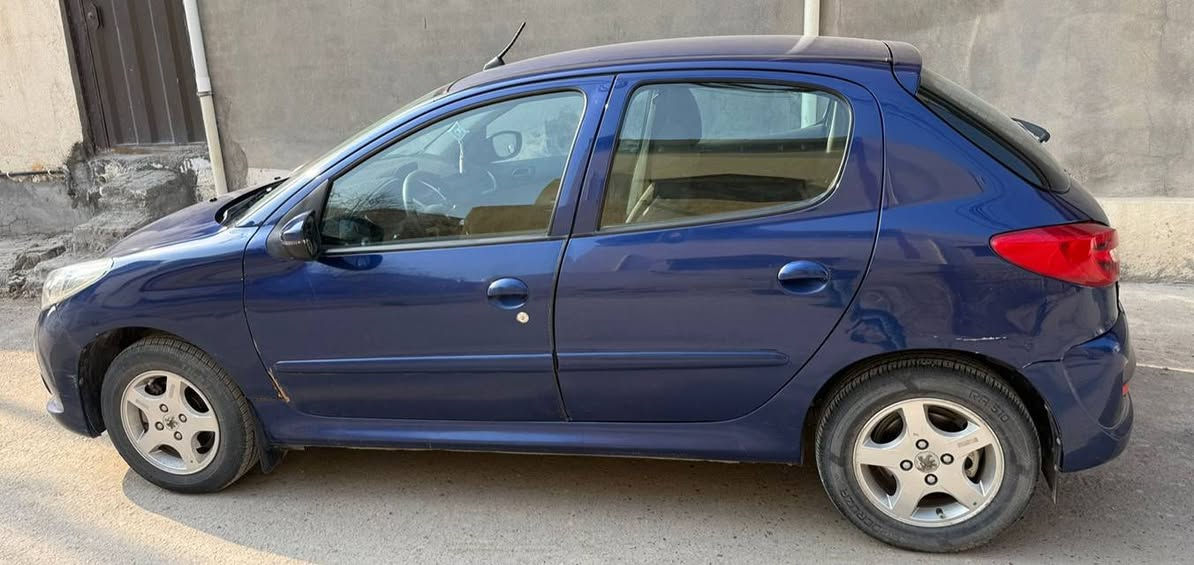 السلام عليكم عندي بيجو موديل ٢٠١٨ رقم بغداد سياره نضيفه وجاهزه ماشية ٧٨ كامره وحساسات
وشاشه تحكم ستيرن  تبريد كير محرك شغال 
مكاني بابل شارع ٤٠ 
السعر ٦٥ وبيها مجال
***********
