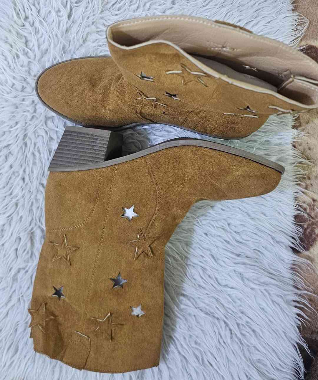 شلعة احذيه بعد اكو كم حذاء ما مصورهن القطعه ب٣٠٠٠


**إذا كنت صاحب هذا الإعلان وتريد حذفه لأي سبب، رجاءا أرسل رسالة إلى الدعم الفني**