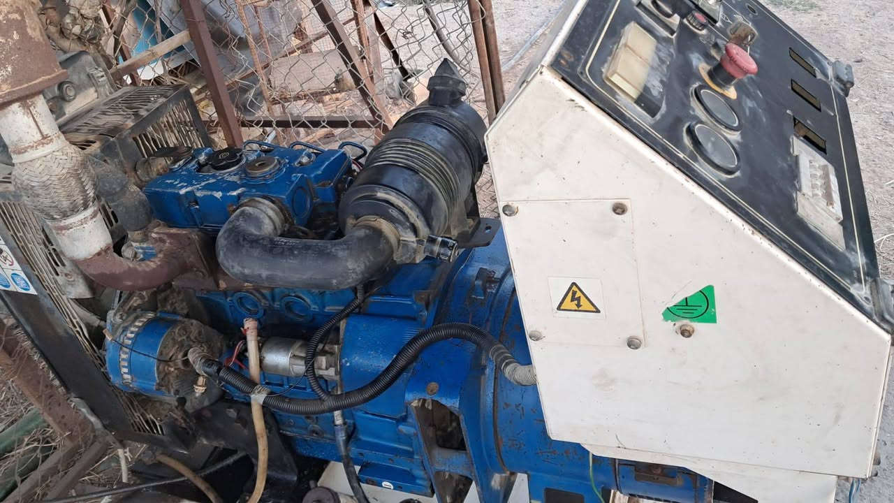 بيركنز إنكليزي
مفتوح 
٣٧كيفي
نضيفة كلش
سعر ٣٠ ورقه
***********
