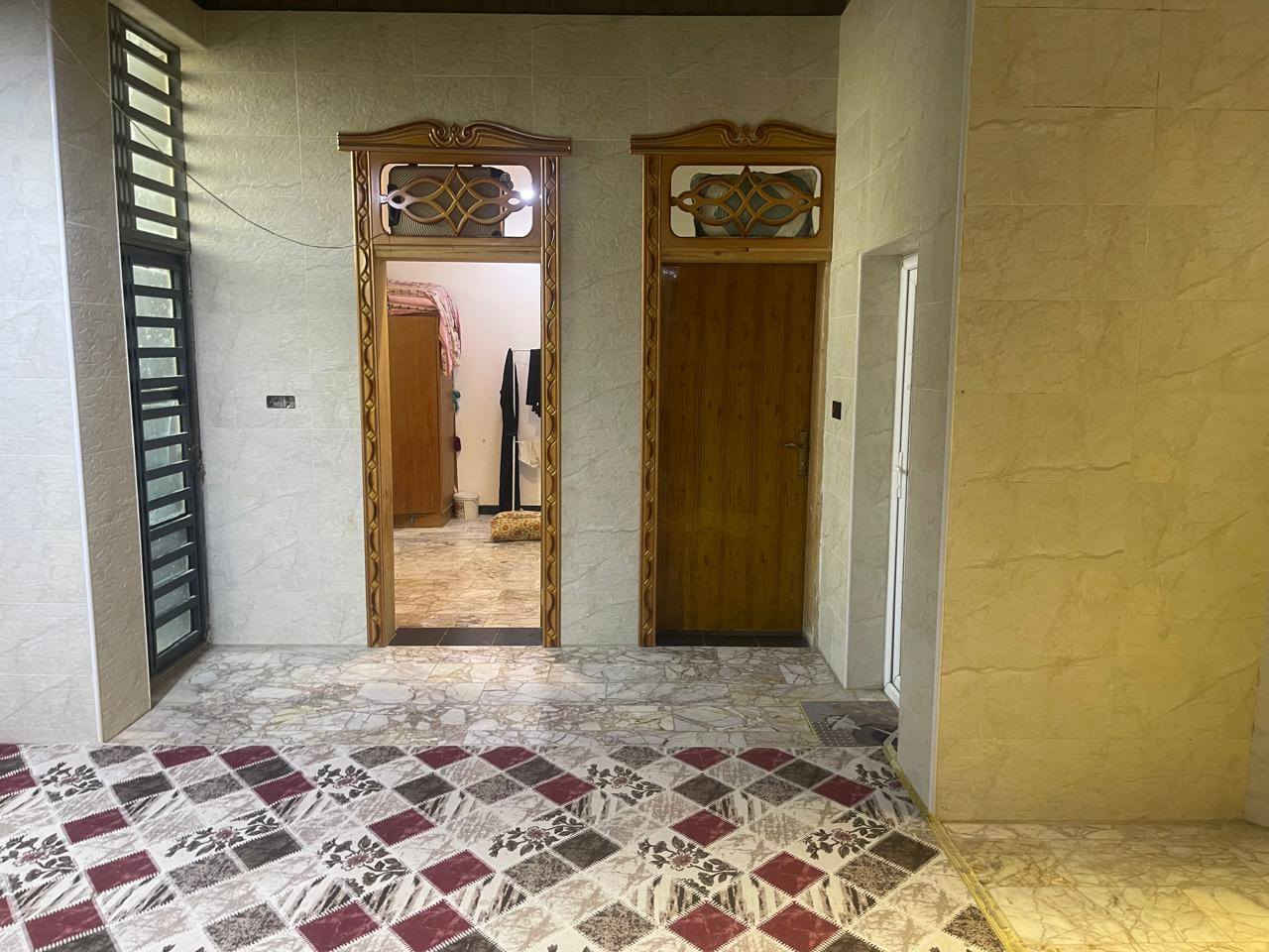 🚨 فرصة مميزة للبيع – دار بموقع حيوي 🚨
معكم علي عباس من كوديا للاستثمار العقاري
📍 الموقع: النجف الأشرف – حي الموظفين
خلف المعارض، شارع 12 – وجه كربلاء
بصف الركن وقريب جداً من شارع 60
🏠 المساحة: 200 م²
🏢 الدار طابقين – بناء حديث (جناي)
✨ المواصفات:
• الطابق الأرضي كامل الأرضية مرمر
• الطابق الثاني نقص أرضية ولبخ
• تصميم مريح ومناسب للعوائل
• موقع قريب من الشوارع الرئيسية والخدمات
💰 المطلوب للإسكان: 66 مليون (كفيل ثابت ما حاجه دور على كفيل ) 
💰 السعر الكلي: 190 مليون
يعني تدفع مقدمه قدرها 124 وتستلم البيت .
📞 للتواصل والاستفسار:
***********
🌟 دار بموقع ممتاز وفرصة حقيقية للسكن أو الاستثمار
